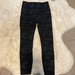 Vuori size small leggings black and grey (sort of blue grey ish)